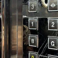 شاگرد برای کار آسانسور میخام