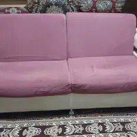 یک عدد مبل راحتی که به فروش می رسد