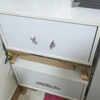 دراور و کشو عسلی دوعددو آینه و صندلی