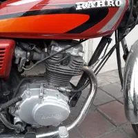 رهرو|موتورسیکلت|آفتاب, |دیوار