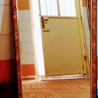 آینه قدی و تابلو گل طلایی دست‌ساز شیک