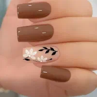 آموزش و خدمات کاشت ناخن