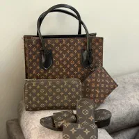 ۴ تا کیف و صندل و کیف پول