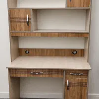 میز کامپیوتر و کتابخانه