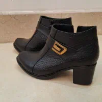 کفش نیم بوت|کیف، کفش، کمربند|آستانه اشرفیه, |دیوار