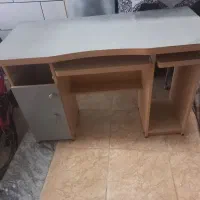 میز کامپیوتر در حد نو
