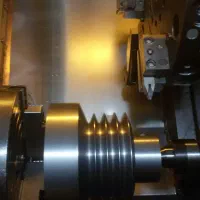 اپراتور تراش cnc و کارگر ساده