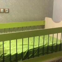 تخت کودک به همراه کمد ترکیه ای|تخت و صندلی بچه|شیراز, عفیف‌آباد|دیوار