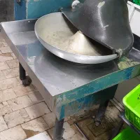 یک عدد دستگاه سبزی خرد کن صنعتی در حد نو|خردکن، آسیاب، غذاساز|تهران, عباس‌آباد|دیوار