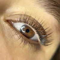 آموزش لیفت مژه و پدیکور درمانی