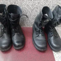 دو جفت پوتین سربازی