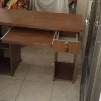 میز تحریر و کامپیوتر