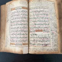 قرآن قدیمی مربوط به دوره قاجار|کلکسیون اشیاء عتیقه|رشت, ساغری سازان|دیوار