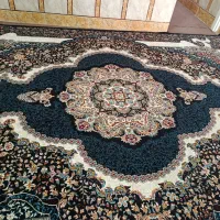 وسایل خانه فرش و پرده و پشتی در حد نو درجه یک