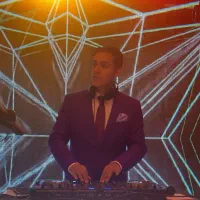 اجرای خوانندگی و دیجی و اجاره سیستم صوتی باند،نور