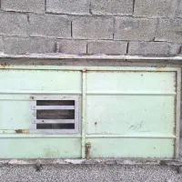 درب آهنی با چهارچوب