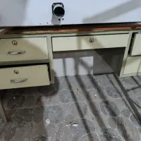 یک عدد میز کار