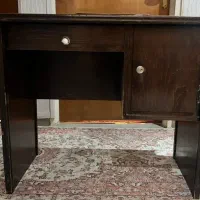 صندلی چرم . صندلی پشت توری رادسیستم.  میز تحریر