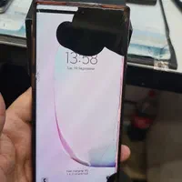 موبایل شکسته و اوراقی برمیداریم