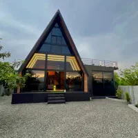 کلبه استخردار دوخواب با محوطه زیبا