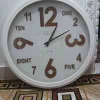 ساعت زیبای سفید