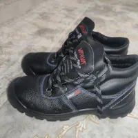 سه جفت کفش ایمنی مارک یحیی. و نگهبان|کیف، کفش، کمربند|ری, سرتخت|دیوار