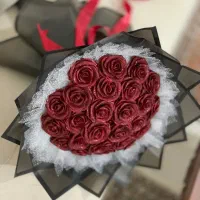 دسته گل رز قرمز ۲۵ شاخه لاکچری