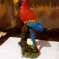 مجسمه شیر واسب وعقاب عروس هلندی وکبوتروطوطی قوپلنگ