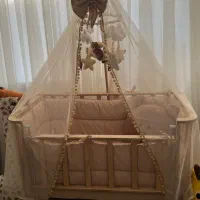 تخت کنار مادر