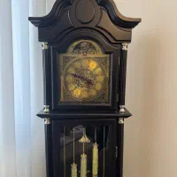 ساعت چوبی ایستاده و میز تلویزیون