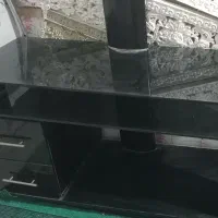 میز تلوزیون شیشه ای در حد نو