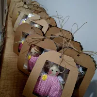 عروسک آویزی