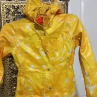 تعدادی کفش و لباس دخترانه ب فروش می‌رسد|لباس|شاهین‌شهر, شهرک گلدیس|دیوار