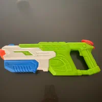 اسباب بازی تفنگ آب پاش