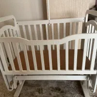 گهواره کنار مادر