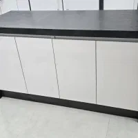 میز ناهارخوری و جزیره