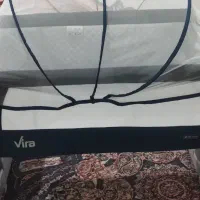 تخت کنار مادر