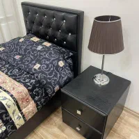 تخت جک‌دار چرمی تک‌نفره با باکس انباری در حد نو
