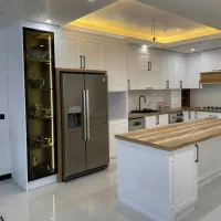 کابینت سفید و‌ رنگ چوب