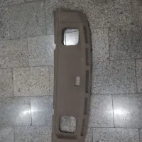 طاقچه عقب پژوپارس و چراغ استپ روی طاقچه.