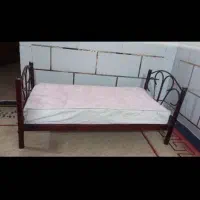 تخت خواب با تشک مناسب کودک دبستانی