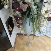 گل مصنوعی با گلدان شیشه ایی