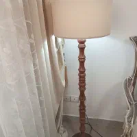 آباژور ایستاده