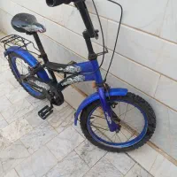 دوچرخه سالم وتمیز فقط کناربوده