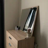 تختخواب دو نفره آپادانا،میز آرایش، دو عدد پاتختی|تخت و سرویس خواب|کرج, عظیمیه|دیوار