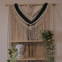 دیوارکوب مکرومه و شلف چوبی و رانر و رومیزی و پرده