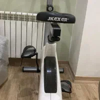 دوچرخه ثابت|تجهیزات ورزشی|رباط‌کریم, رباط‌کریم|دیوار