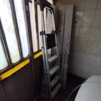 فروش فوری نردبان آلومینیومی ۴ پله  سالم و محکم