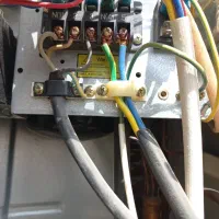 شاگرد مغازه کولر سازی