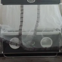 گهواره کنار تخت مادر